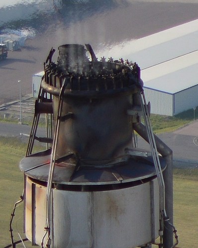 Hochfackel im Betrieb